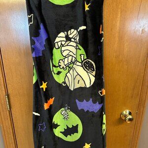 Peanuts Snoopy Woodstock Halloween Mummy 50 x 70" Black Throw Blanket Bats NWT